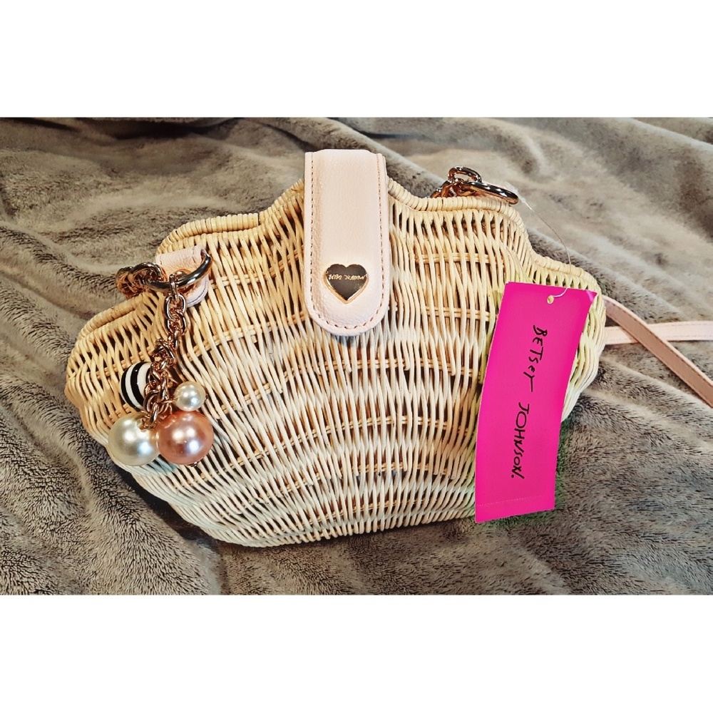 LOWEST! NWT BetseyJohnson shell straw bag